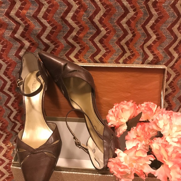 ALDO Brown Pointed Toe Heels w/ Ankle Strap - Picture 2 of 7